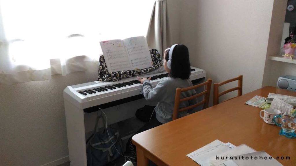 ピアノ練習中