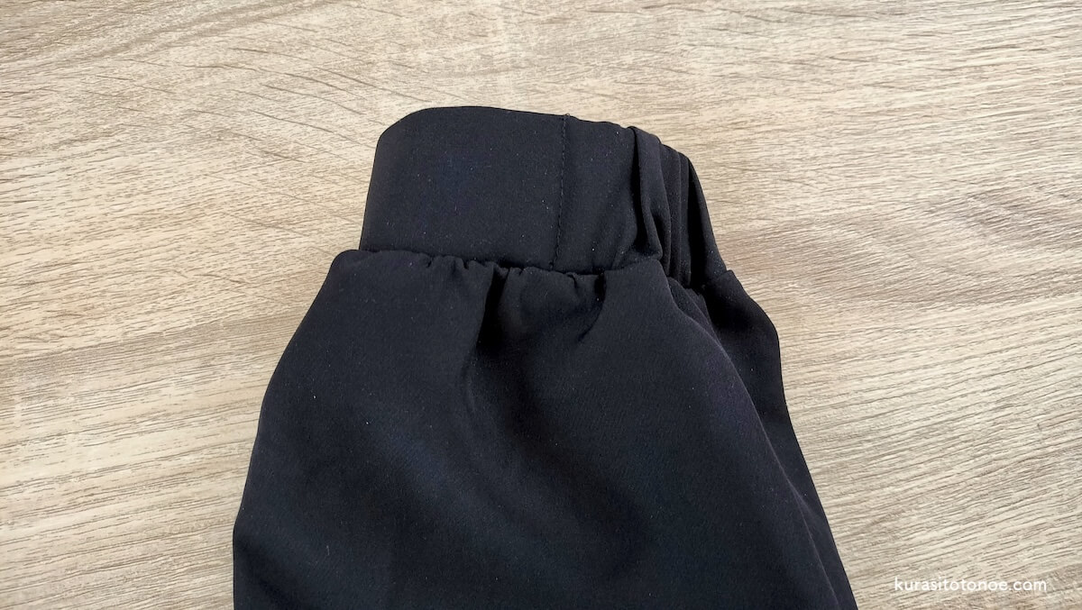 袖はゴム入り